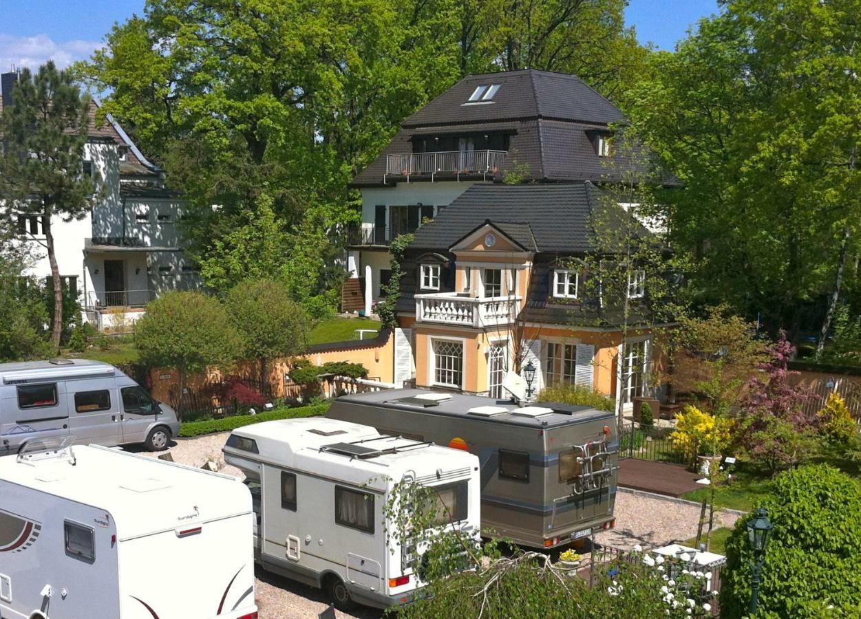 Yacht- , Und Reisemobilhafen "Historisches Faehrhaus" Wendenschloss — Photos 3